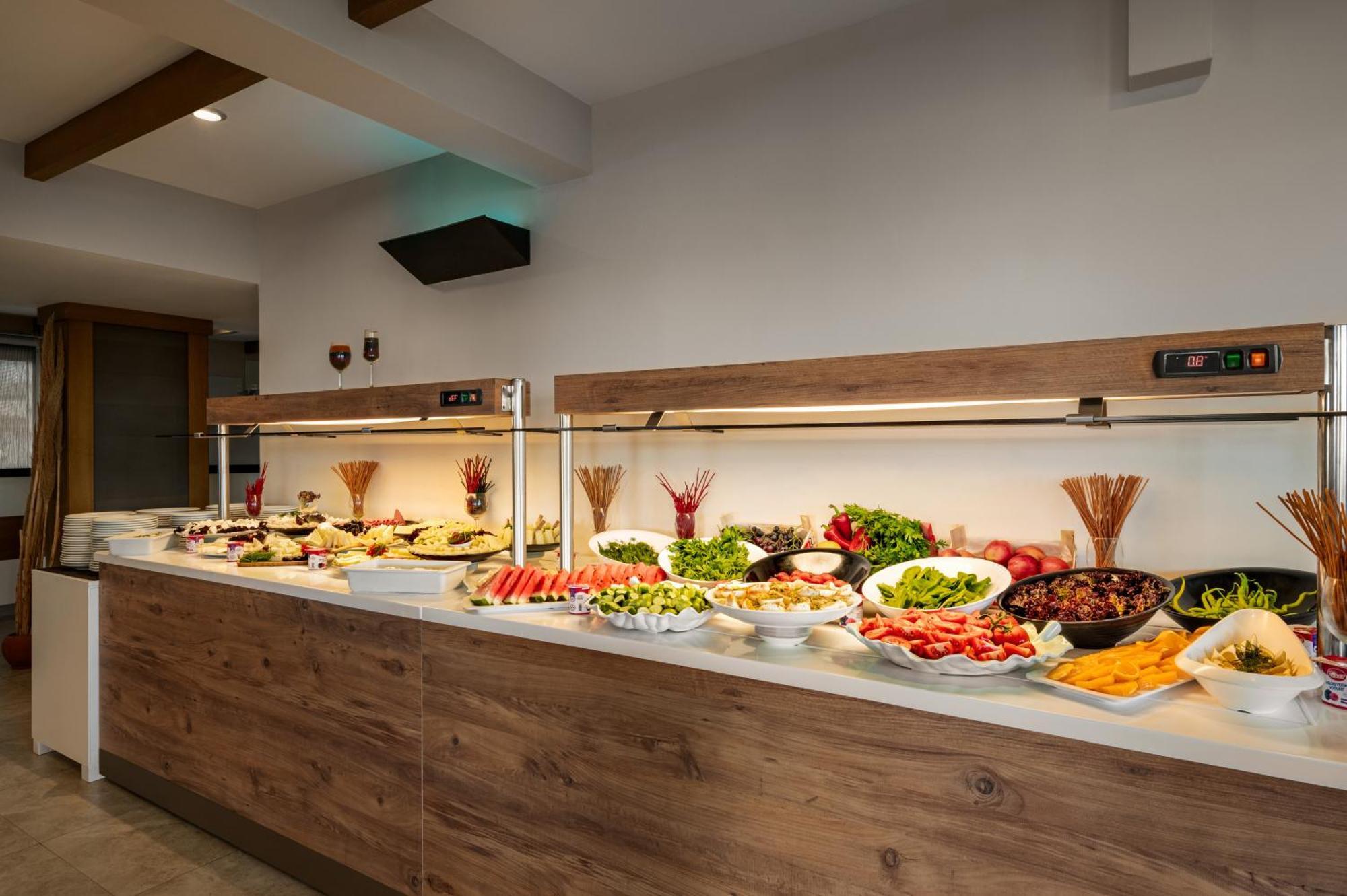 Otel La Quinta By Wyndham Cesme 2*